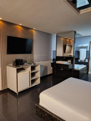 Status Motel Perimetral Adults Only